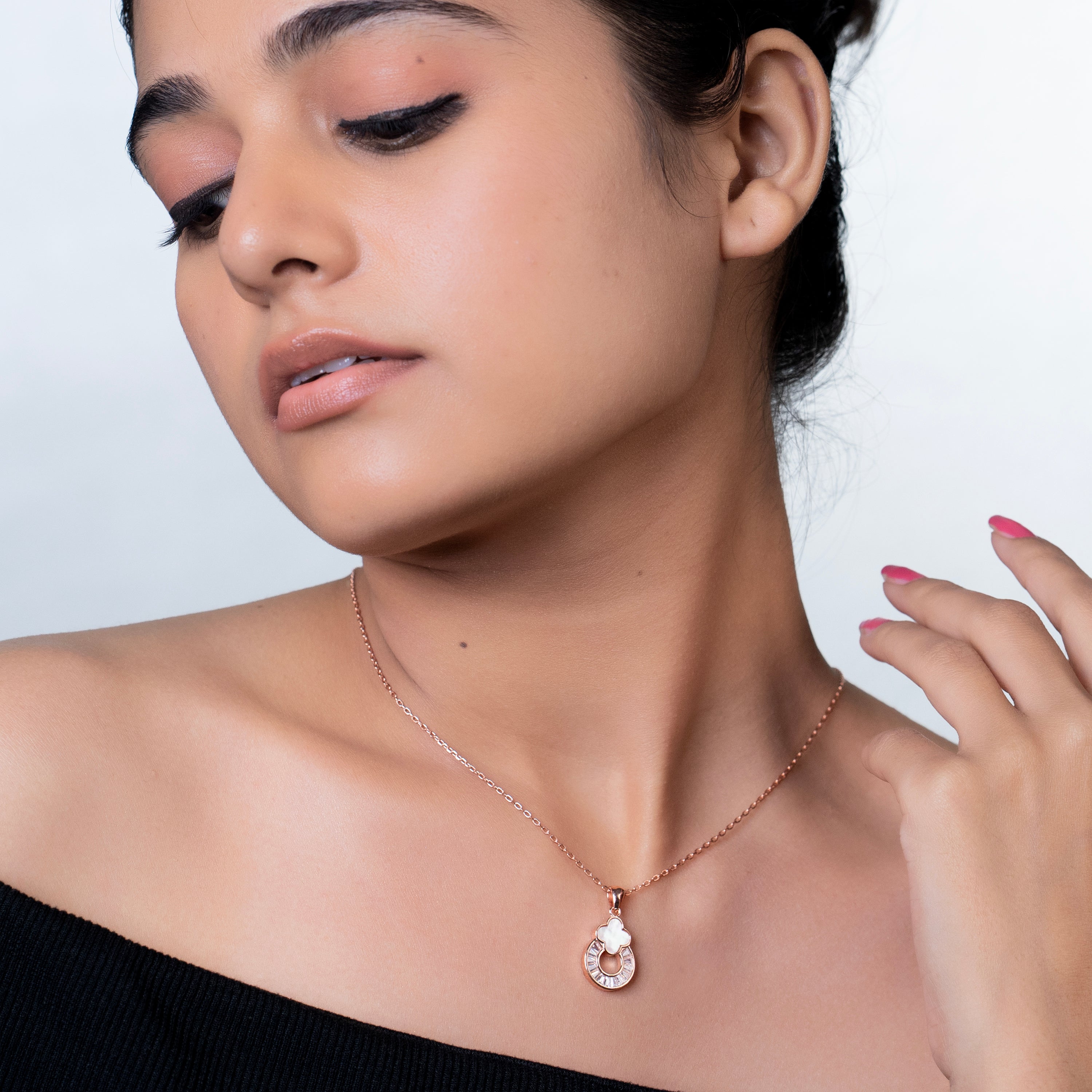 Rose Opaline Clover Baguette Pendant